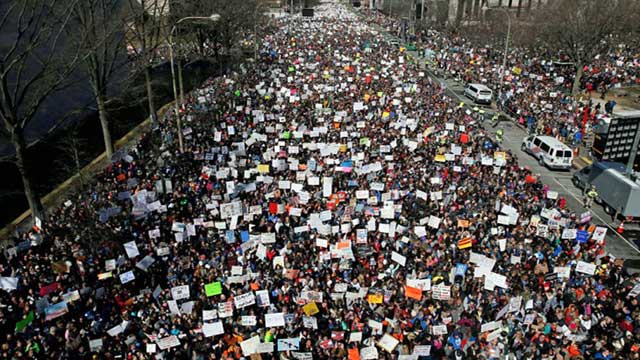 যুক্তরাষ্ট্রে অস্ত্র আইন সংস্কারের দাবিতে লাখো মানুষের বিক্ষোভ