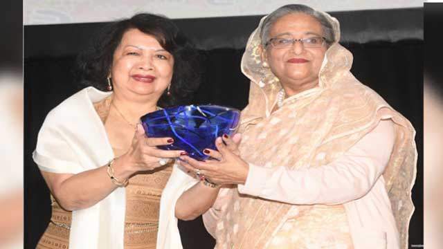 ‘গ্লোবাল উইমেনস লিডারশিপ অ্যাওয়ার্ড’ গ্রহণ করলেন প্রধানমন্ত্রী