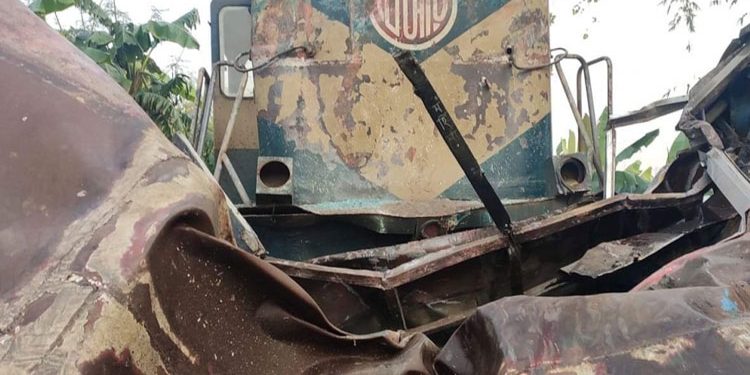 জয়পুরহাটে বাস-ট্রেন সংঘর্ষে নিহত ১২