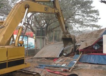 ঝিনাইদহে অবৈধ স্থাপনা উচ্ছেদ অভিযান