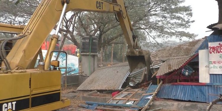 ঝিনাইদহে অবৈধ স্থাপনা উচ্ছেদ অভিযান