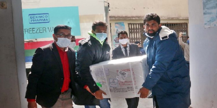 জেলায় জেলায় পৌঁছে যাচ্ছে ভ্যাকসিন