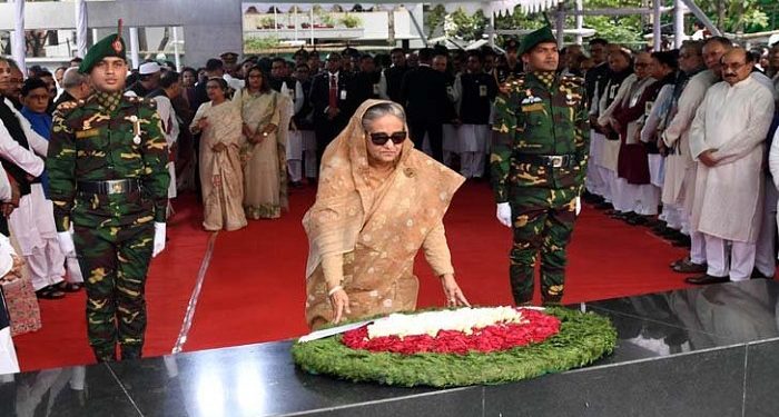 বঙ্গবন্ধুর প্রতিকৃতিতে প্রধানমন্ত্রীর শ্রদ্ধা