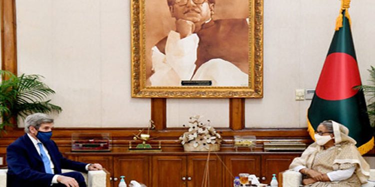 প্রধানমন্ত্রীর সাথে জন কেরির সৌজন্য সাক্ষাৎ