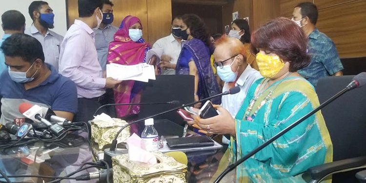 সংবাদ সম্মেলন বয়কট করে মন্ত্রণালয় থেকে বেরিয়ে গেলেন সাংবাদিকরা