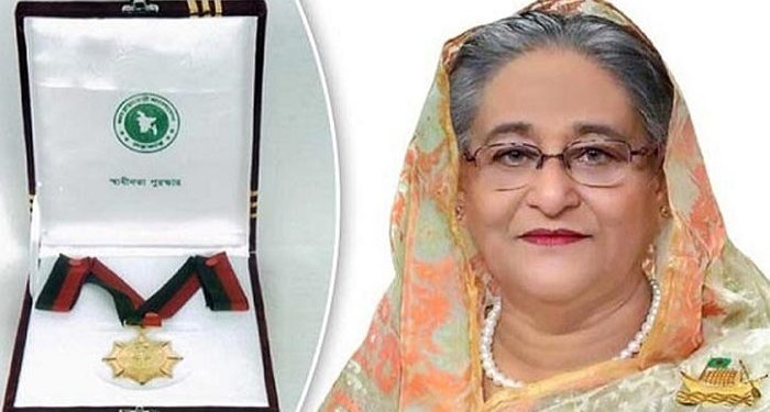 গুণীজনদের হাতে স্বাধীনতা পদক তুলে দিলেন প্রধানমন্ত্রী