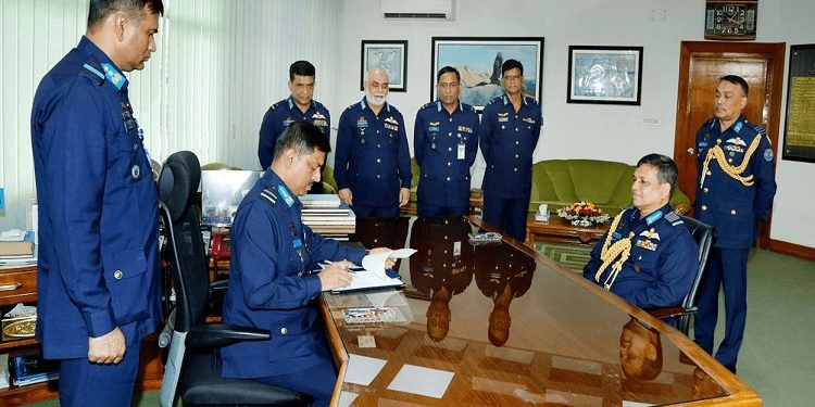 বিমানবাহিনী প্রধানের দায়িত্ব নিলেন শেখ আবদুল হান্নান