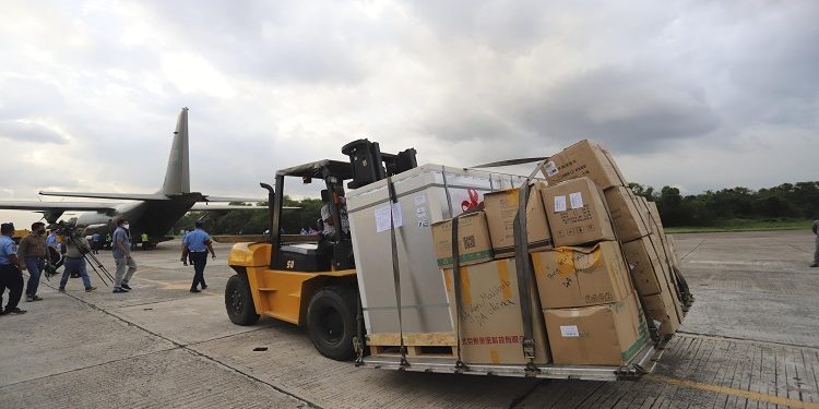 ঢাকায় পৌঁছেছে চীনের উপহারের ৬ লাখ টিকা