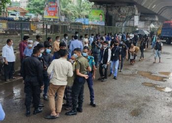 লকডাউন দেখতে বের হওয়ায় রাজধানীতে আটক আড়াইশ, গ্রেফতার ৭৩