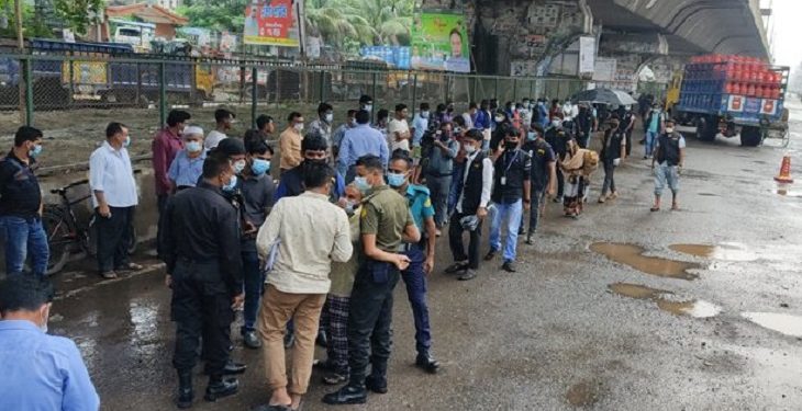 লকডাউন দেখতে বের হওয়ায় রাজধানীতে আটক আড়াইশ, গ্রেফতার ৭৩