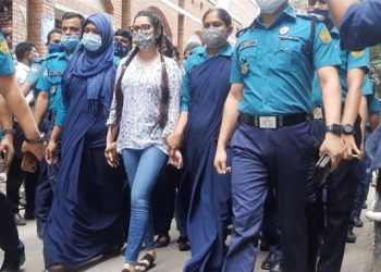 ফের ১ দিনের রিমান্ডে পরীমনি