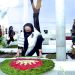 বঙ্গবন্ধুর প্রতিকৃতিতে প্রধানমন্ত্রীর শ্রদ্ধা নিবেদন