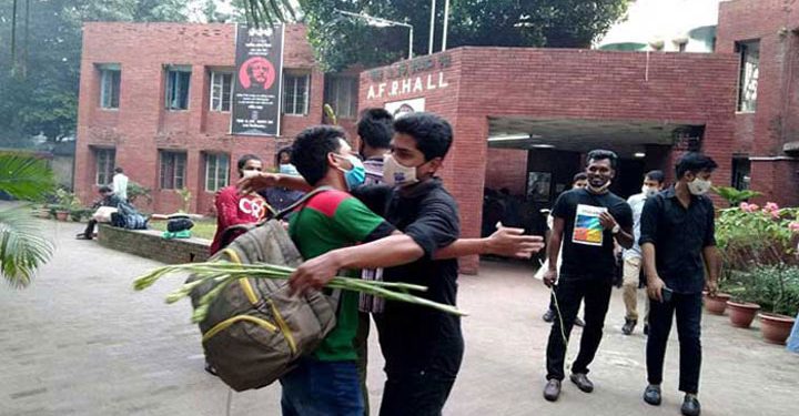 সব শিক্ষাবর্ষের শিক্ষার্থীদের জন্য খুলল ঢাবির হল