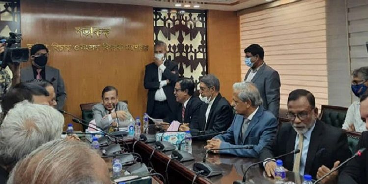শেখ হাসিনা মানবিকতা দেখাতে জানেন: খালেদা জিয়া প্রসঙ্গে আইনমন্ত্রী