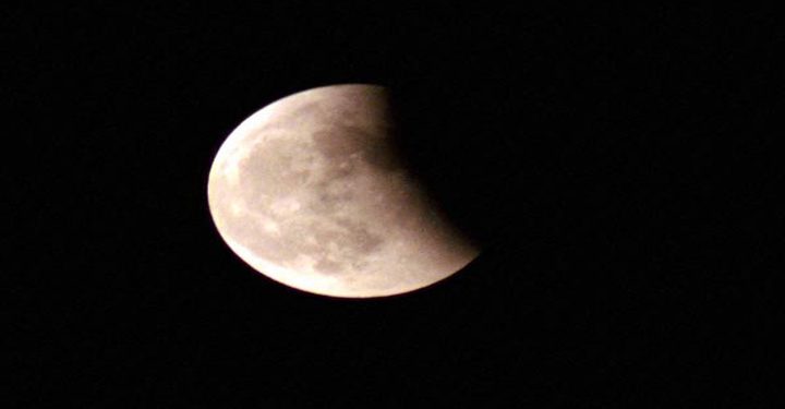 শতাব্দীর দীর্ঘতম চন্দ্রগ্রহণ আজ