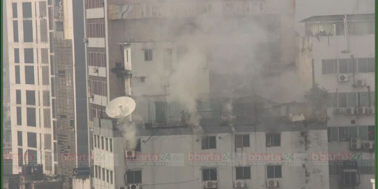 বাংলামোটরে রাহাত টাওয়ারের আগুন নিয়ন্ত্রণে