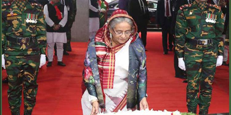 বঙ্গবন্ধুর প্রতিকৃতিতে প্রধানমন্ত্রীর শ্রদ্ধা