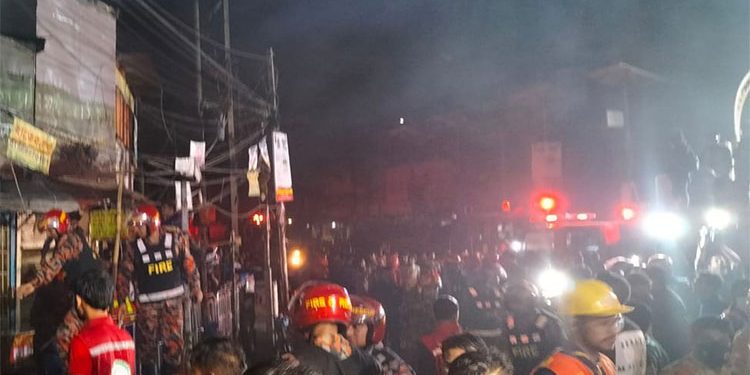 নীলক্ষেতের আগুন নিয়ন্ত্রণে