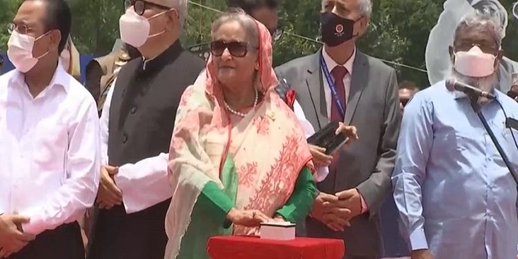 পদ্মা সেতুর উদ্বোধনী ফলক উন্মোচন করলেন প্রধানমন্ত্রী