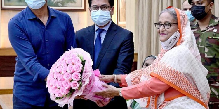 কারামুক্তি দিবস: প্রধানমন্ত্রী শেখ হাসিনাকে ফুলেল শুভেচ্ছা