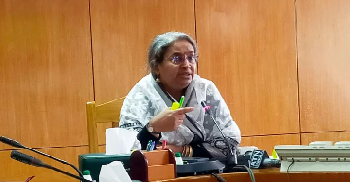 ‘সর্ষের মধ্যে ভূত’ তাড়াতে চান শিক্ষামন্ত্রী