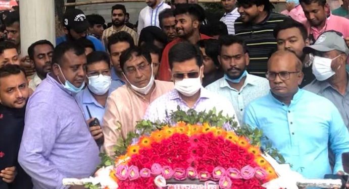 বঙ্গমাতার সমাধিতে মেয়র শেখ তাপসের শ্রদ্ধা