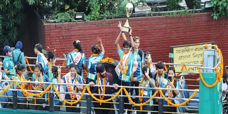 ‘এই ট্রফি ১৮ কোটি মানুষের’