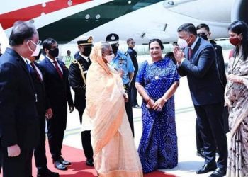 নয়াদিল্লিতে প্রধানমন্ত্রীকে লাল গালিচা অভ্যর্থনা