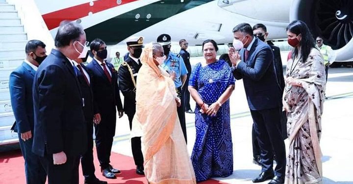 নয়াদিল্লিতে প্রধানমন্ত্রীকে লাল গালিচা অভ্যর্থনা