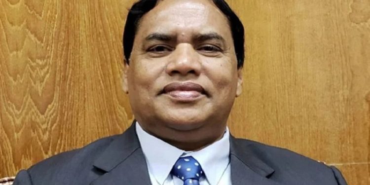 স্বরাষ্ট্র মন্ত্রণালয়ের সিনিয়র সচিবকে অবসর দিয়ে প্রজ্ঞাপন