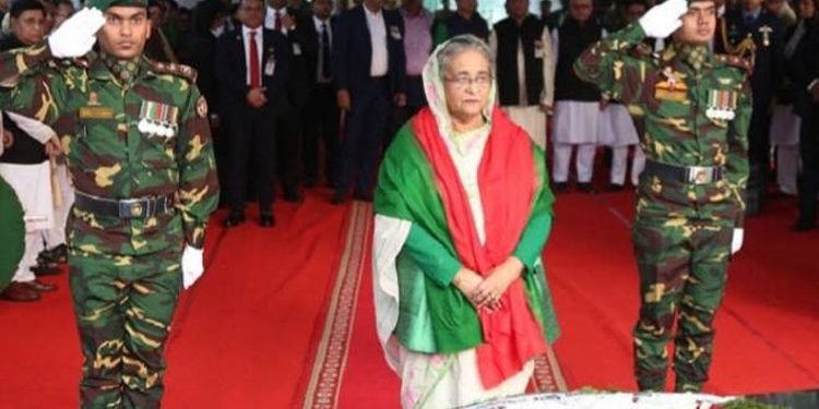 বিজয় দিবসে বঙ্গবন্ধুর প্রতিকৃতিতে প্রধানমন্ত্রীর শ্রদ্ধা