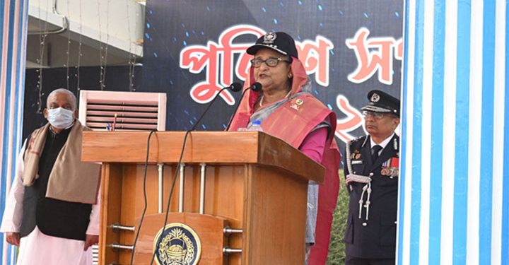 পুলিশ সব সময় মানুষের পাশে আছে : প্রধানমন্ত্রী