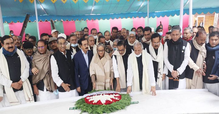 আওয়ামী লীগের নতুন কমিটি নিয়ে বঙ্গবন্ধুর সমাধিতে প্রধানমন্ত্রীর শ্রদ্ধা