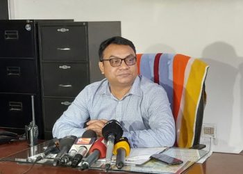প্ল্যাটফর্মে টিকিট ছাড়া কাউকে ঢুকতে দেওয়া হচ্ছে না’