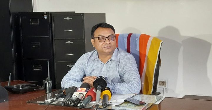 প্ল্যাটফর্মে টিকিট ছাড়া কাউকে ঢুকতে দেওয়া হচ্ছে না’