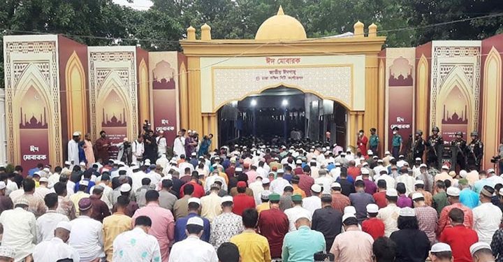 প্রধান ঈদ জামাতে দেশ-জাতির কল্যাণ কামনা করে দোয়া