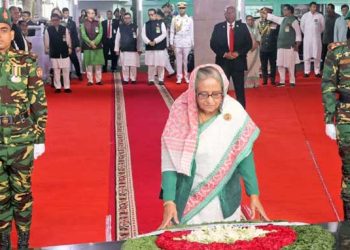 বঙ্গবন্ধুর প্রতিকৃতিতে প্রধানমন্ত্রীর শ্রদ্ধা