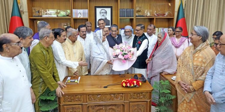 গণভবনে প্রধানমন্ত্রীর ঈদ শুভেচ্ছা বিনিময়