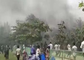 উত্তরায় বিমান বাহিনীর প্রশিক্ষণ বিমান বিধ্বস্ত