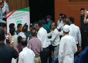ব্রাহ্মণবাড়িয়ার দুটি আসনের সীমানা নির্ধারণ নিয়ে শুনানিতে দুই পক্ষের হাতাহাতি